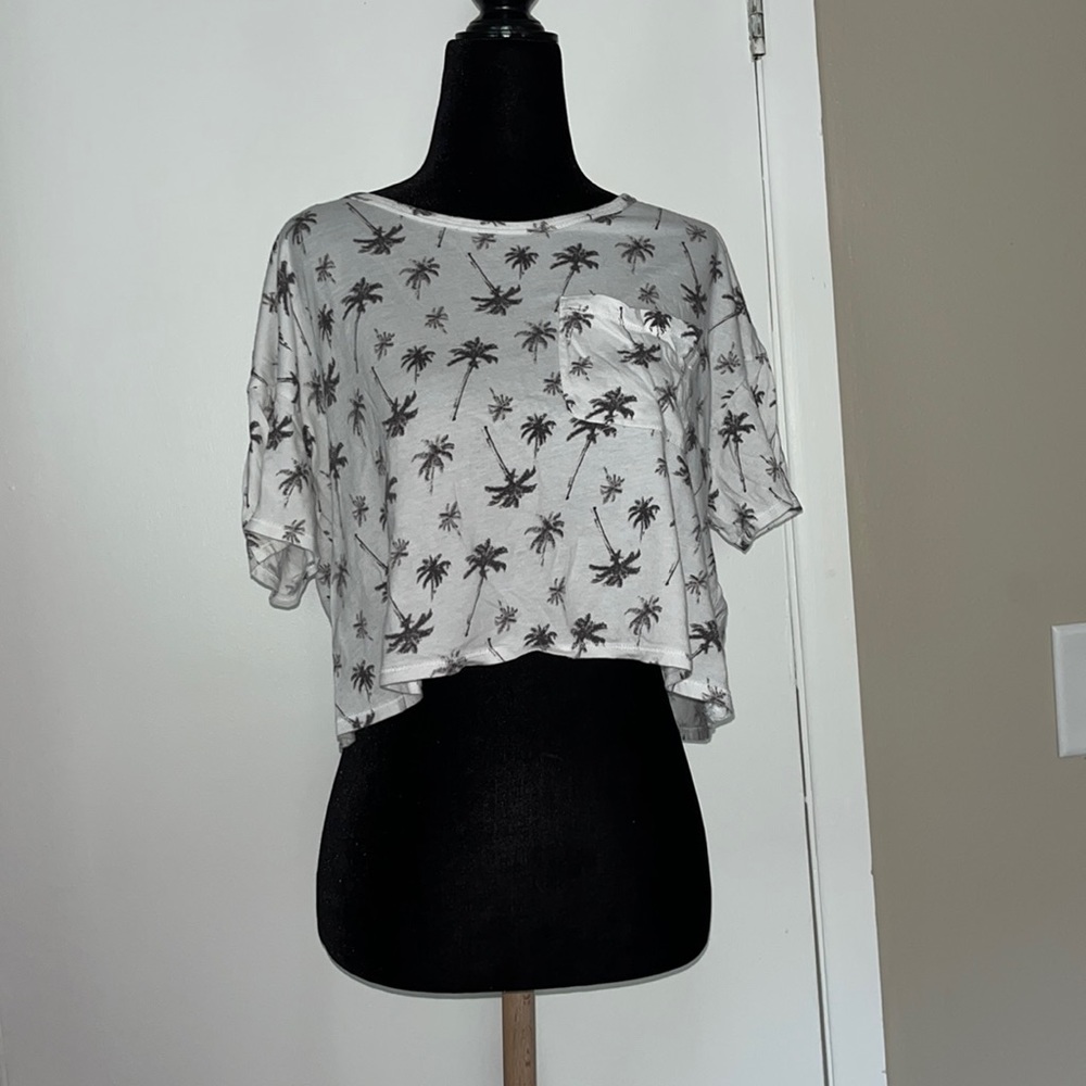 White, cropped shirt with palm tree design